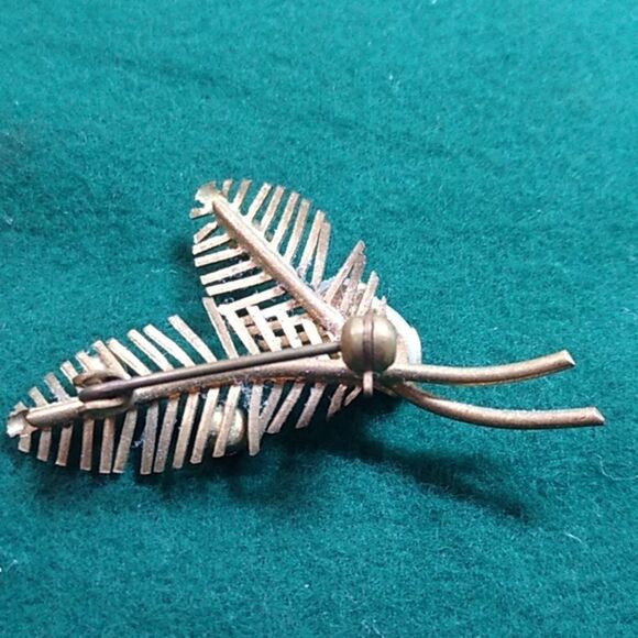 Antique Baby Pearl Tooth Gold Tone Metal Leaf Brooch with Multicolor Gems - Picture 3 of 5